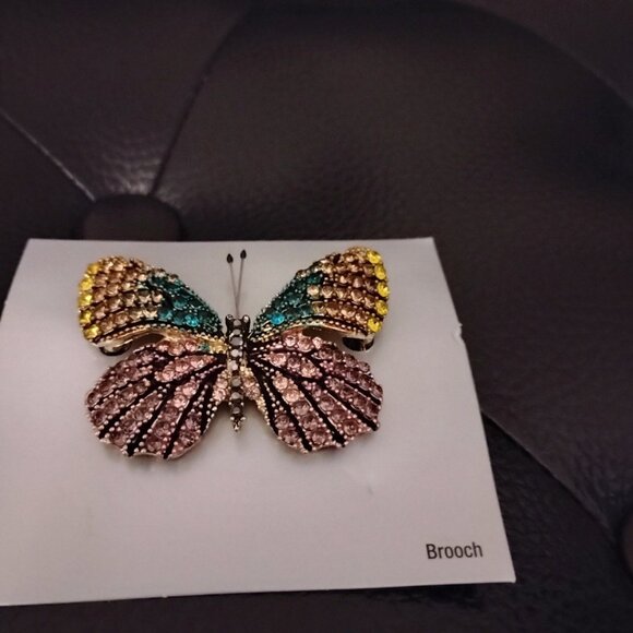 Stunning Brooch Butterfly Shape Metal and Rhinestones Colorful Vibrant Sparkly - Picture 8 of 9
